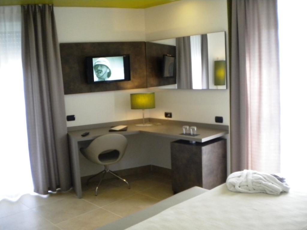 Hotel Chez Le Sourire Giffoni Valle Piana Zimmer foto