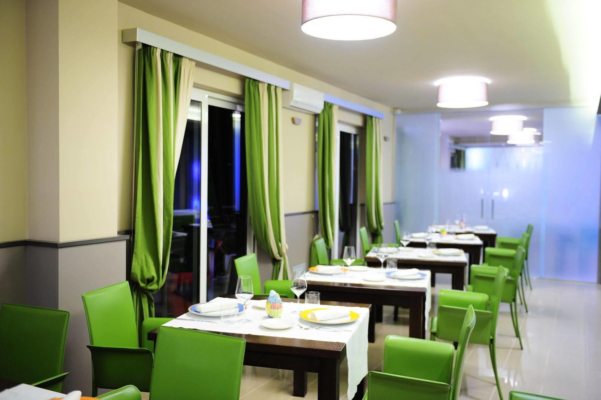 Hotel Chez Le Sourire Giffoni Valle Piana Exterior foto